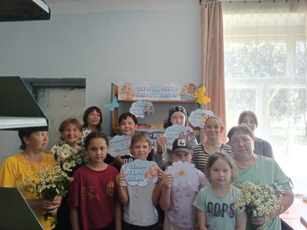 8 июля праздничный день - День семьи, любви и верности.